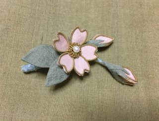 結城紬桜のブローチ